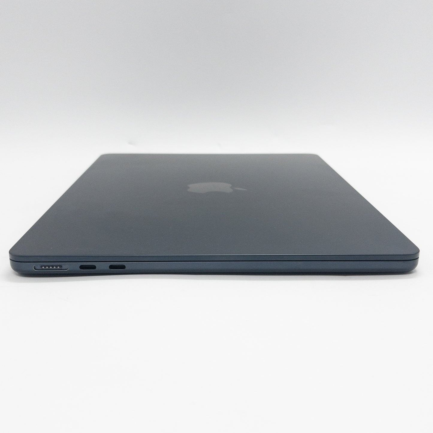 2022 Apple MacBook Air 13.6" M2 8C GPU 3.5GHz 8GB RAM 256GB SSD MLY33LL/A