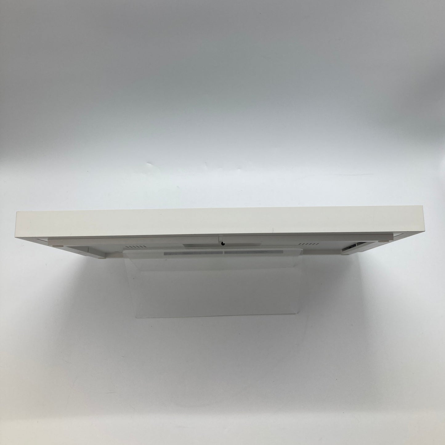 Skylight Calendar 150-CAL 16GB Chipped Frame