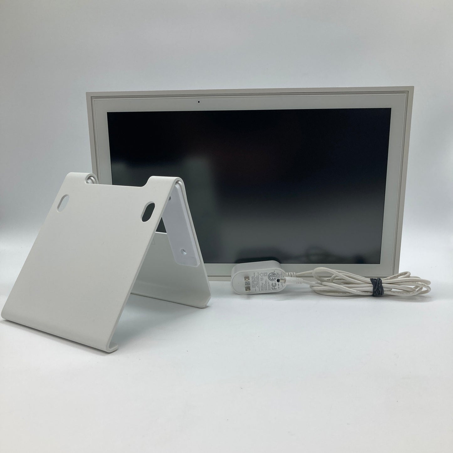 Skylight Calendar 150-CAL 16GB Chipped Frame