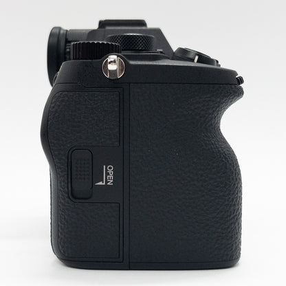 Sony Alpha A7 IV 33MP Mirrorless Camera (3100 Shutter Count) Kit w/ 28-70mm Lens